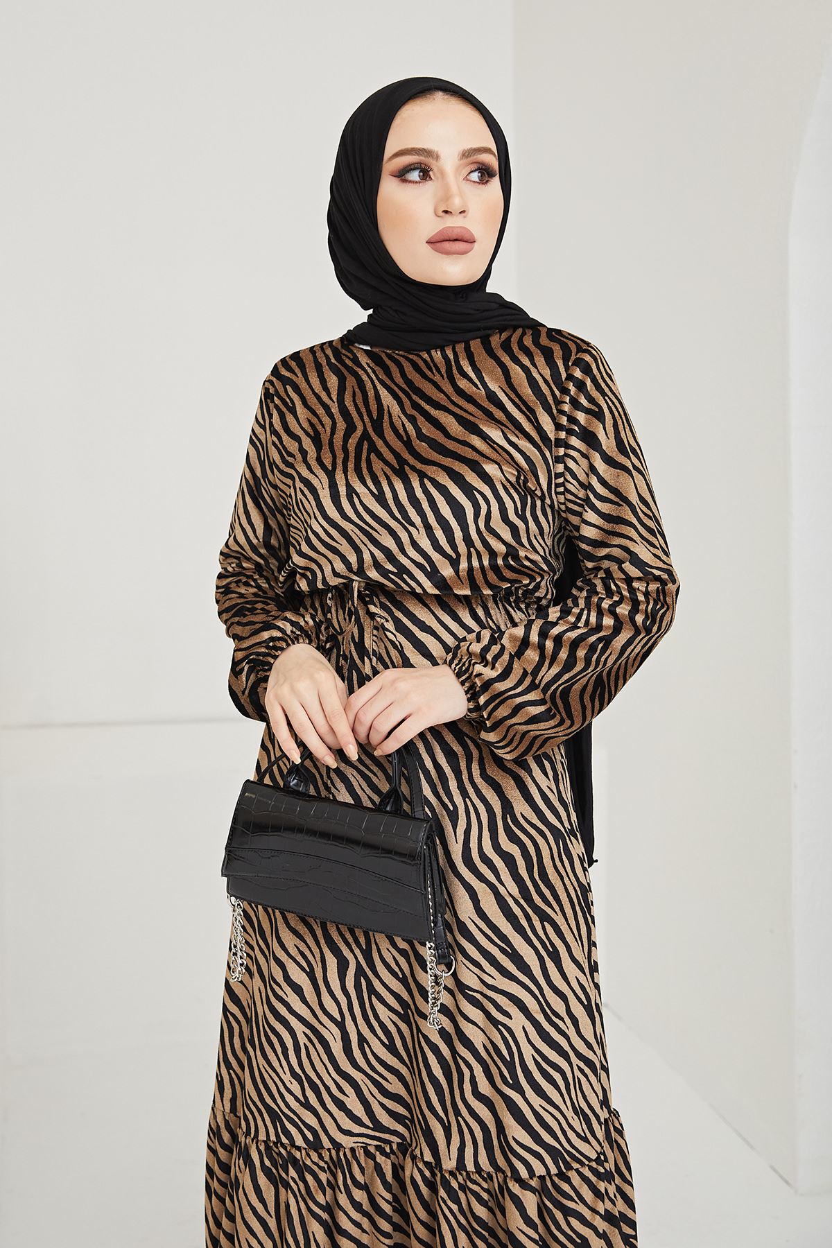 Zebra Desen Kadife Elbise-Bej