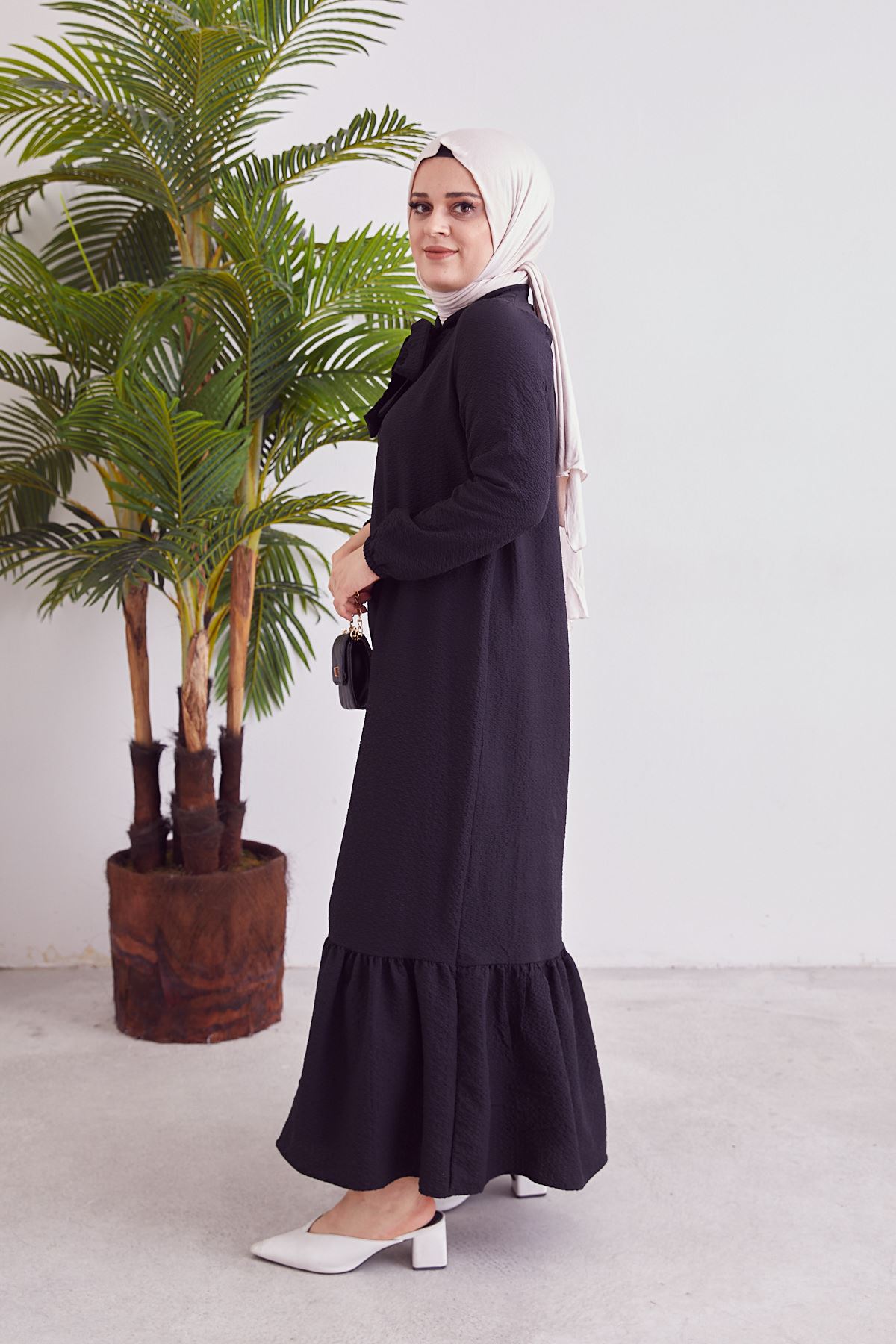 Etek Fırfırlı Fular Yaka Elbise-Siyah