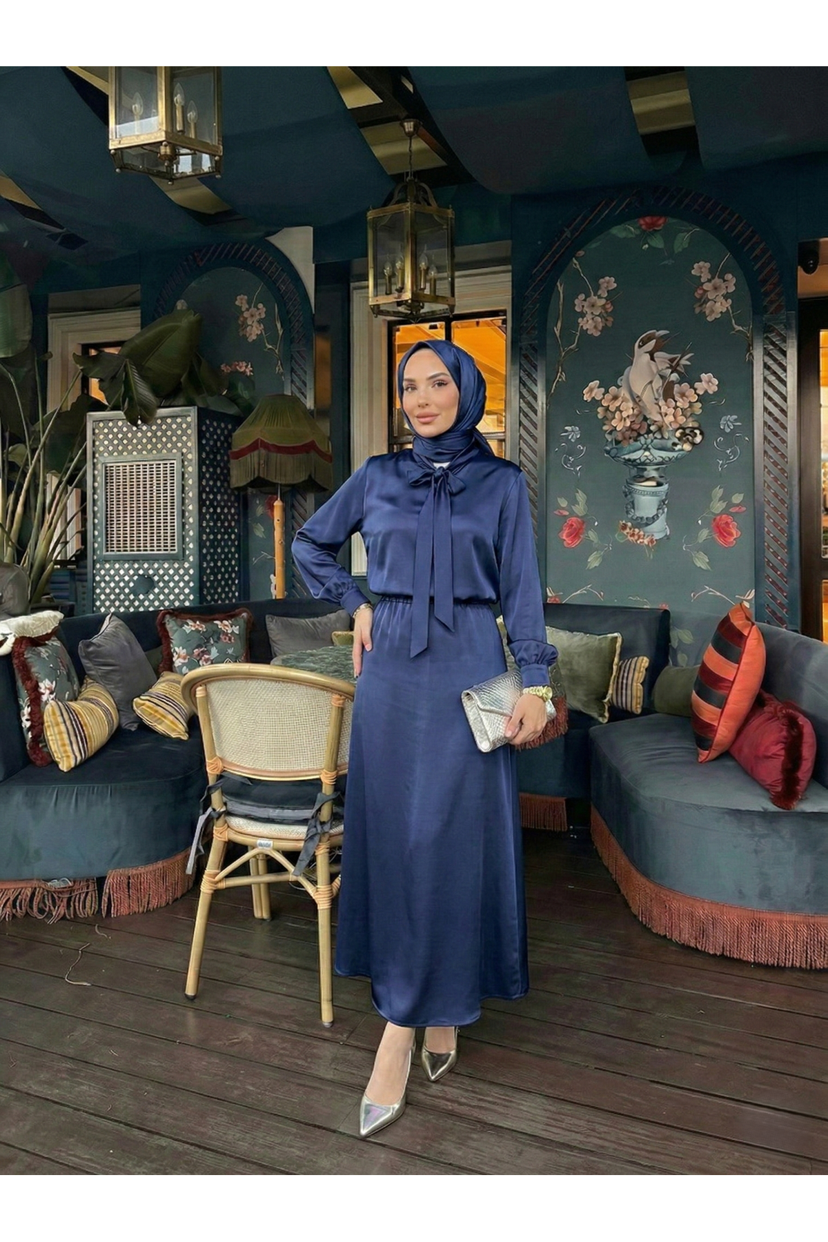 Yaka Bağlamalı Saten Etekli Takım-Lacivert