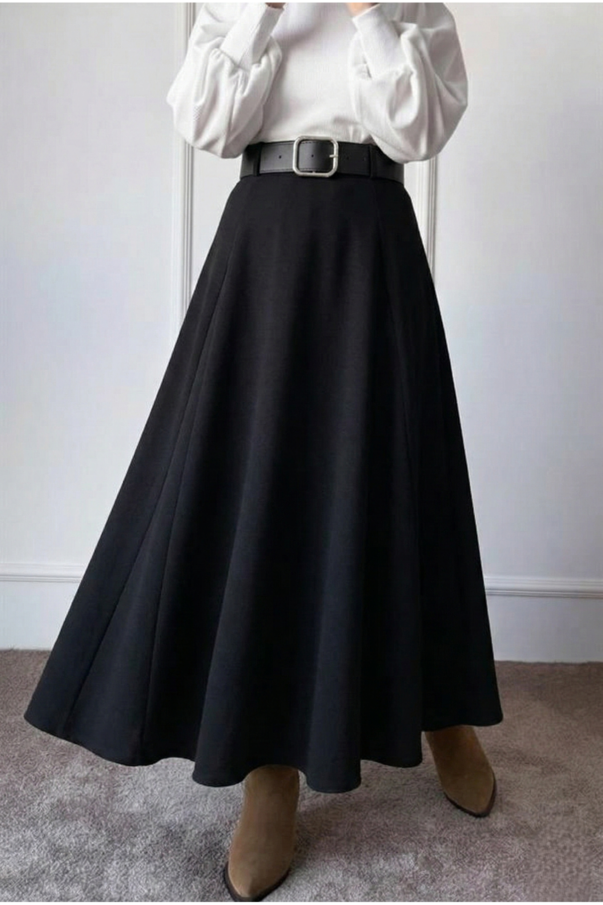 Kelebek Detay Krep Etek-Siyah