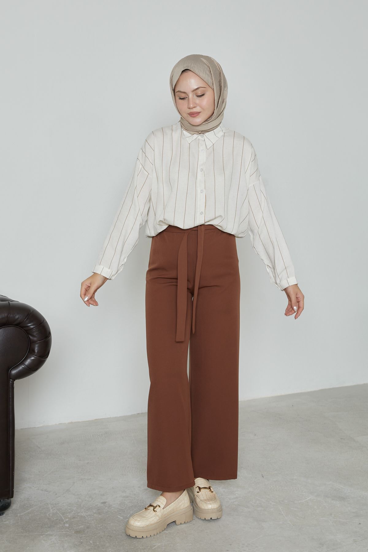 Kadın Beli Lastikli Bağlama Detaylı Geniş Paça Tesettür Pantolon-Kahve