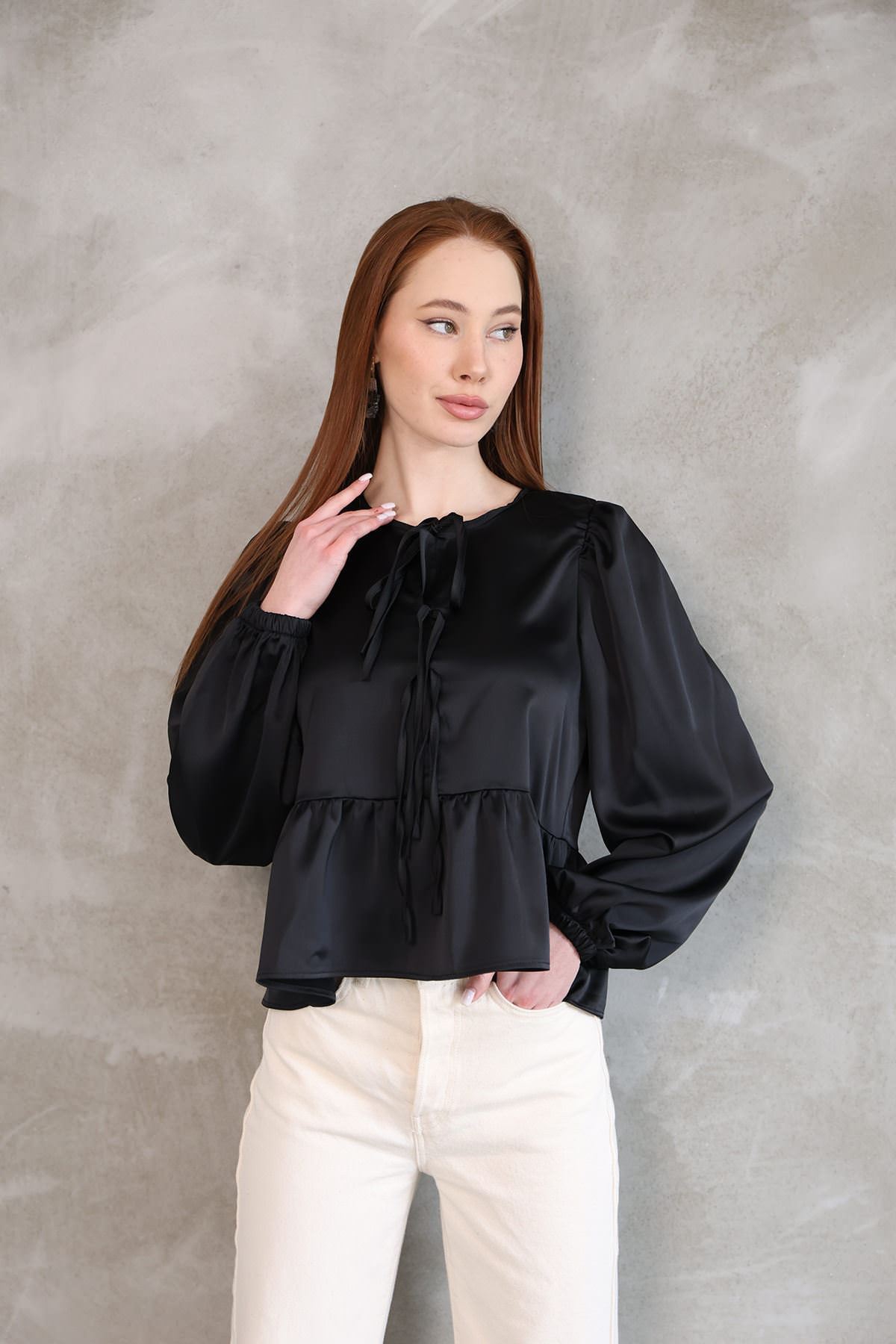 Yaka Biye Etek Büzgülü Tunik-Siyah