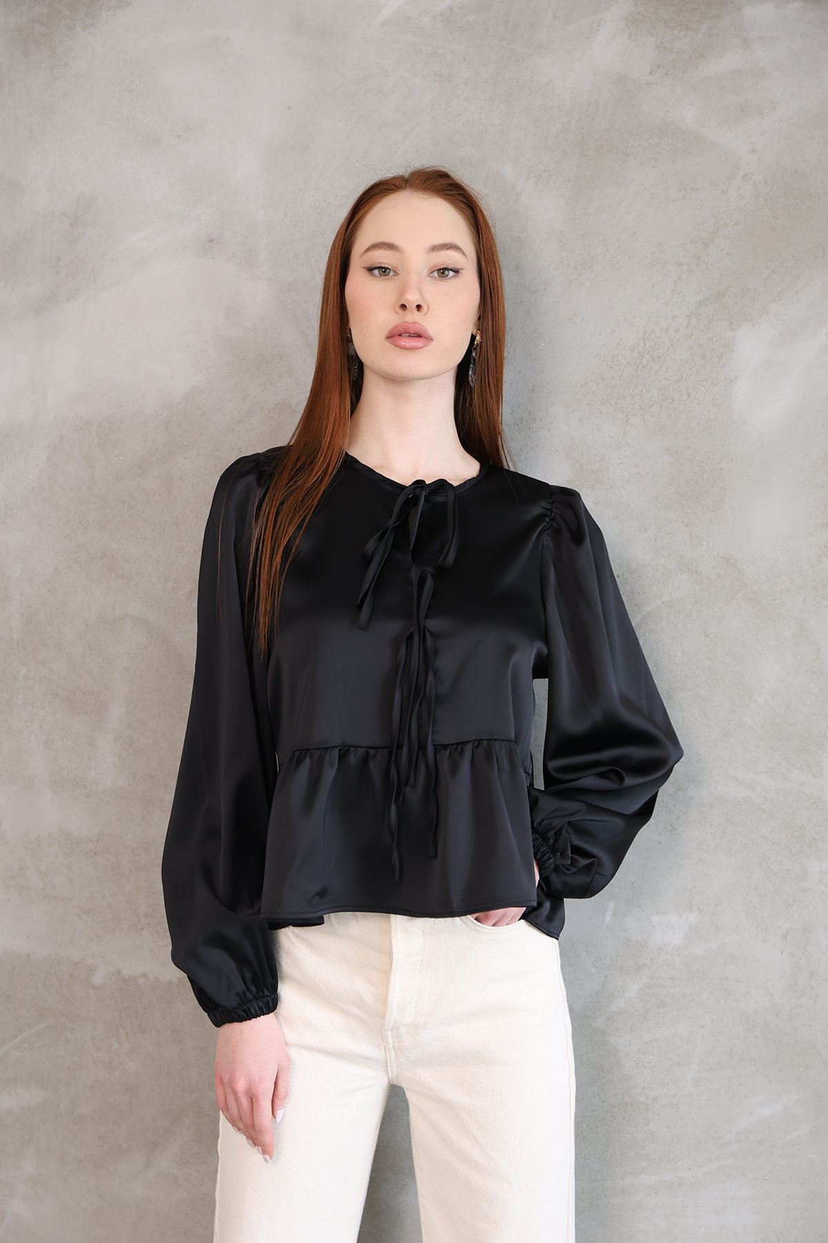 Yaka Biye Etek Büzgülü Tunik-Siyah