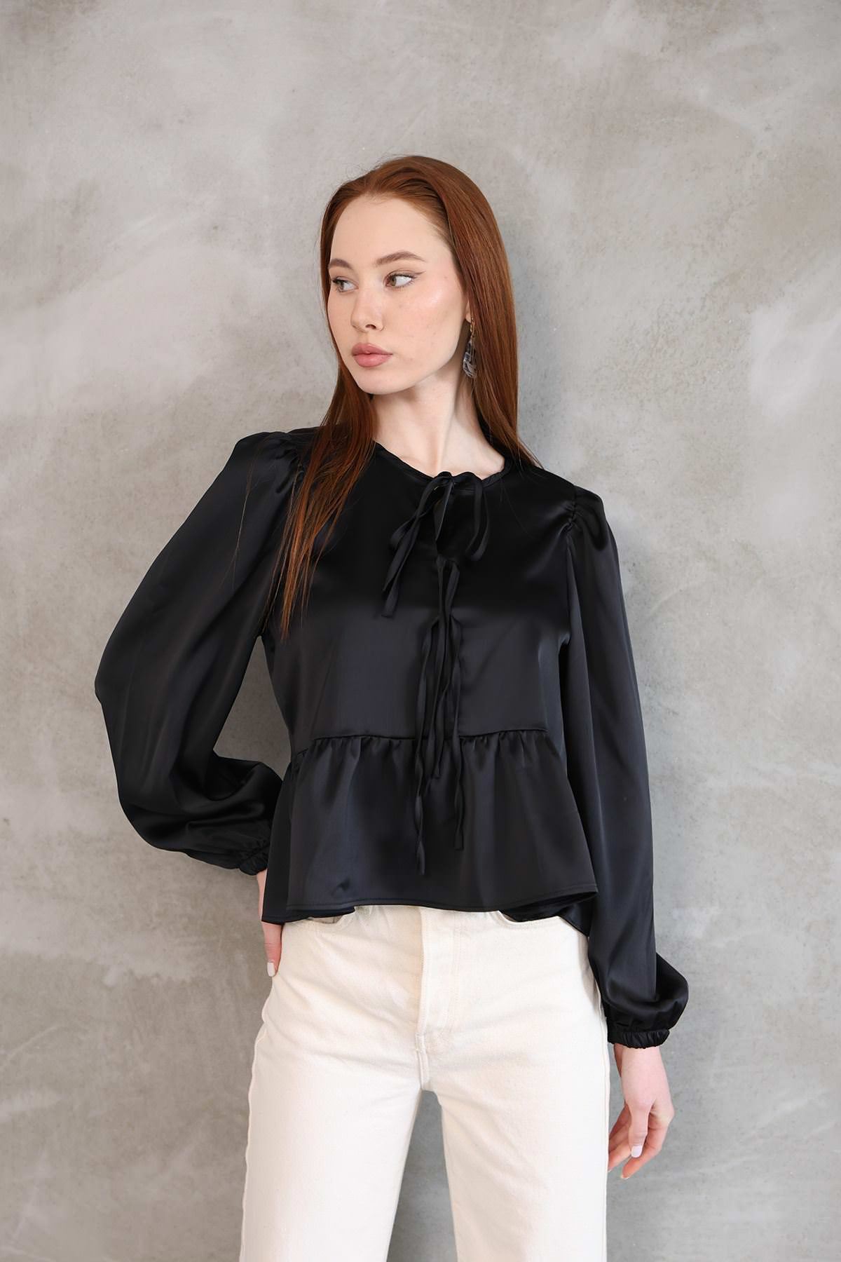 Yaka Biye Etek Büzgülü Tunik-Siyah