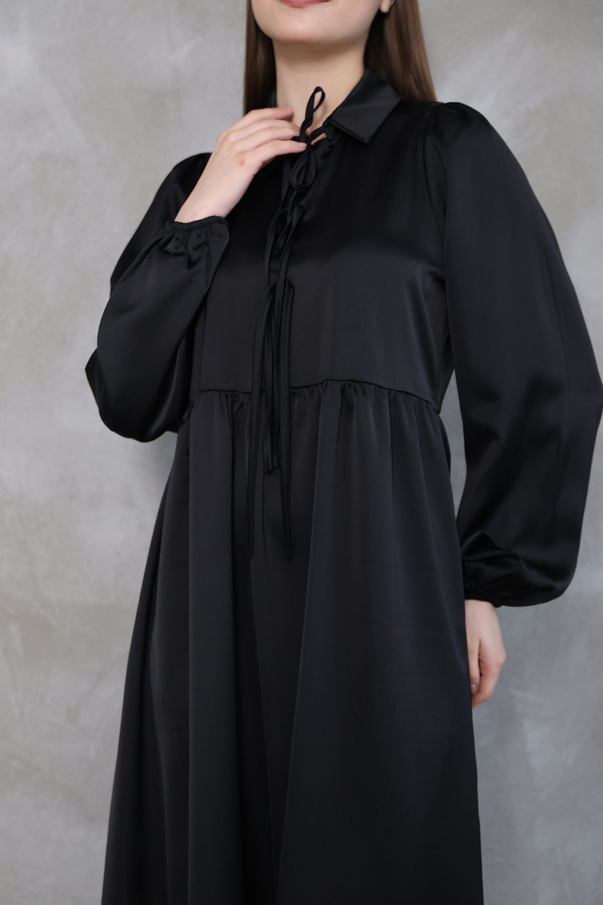 Yaka Biye Detay Saten Elbise-Siyah