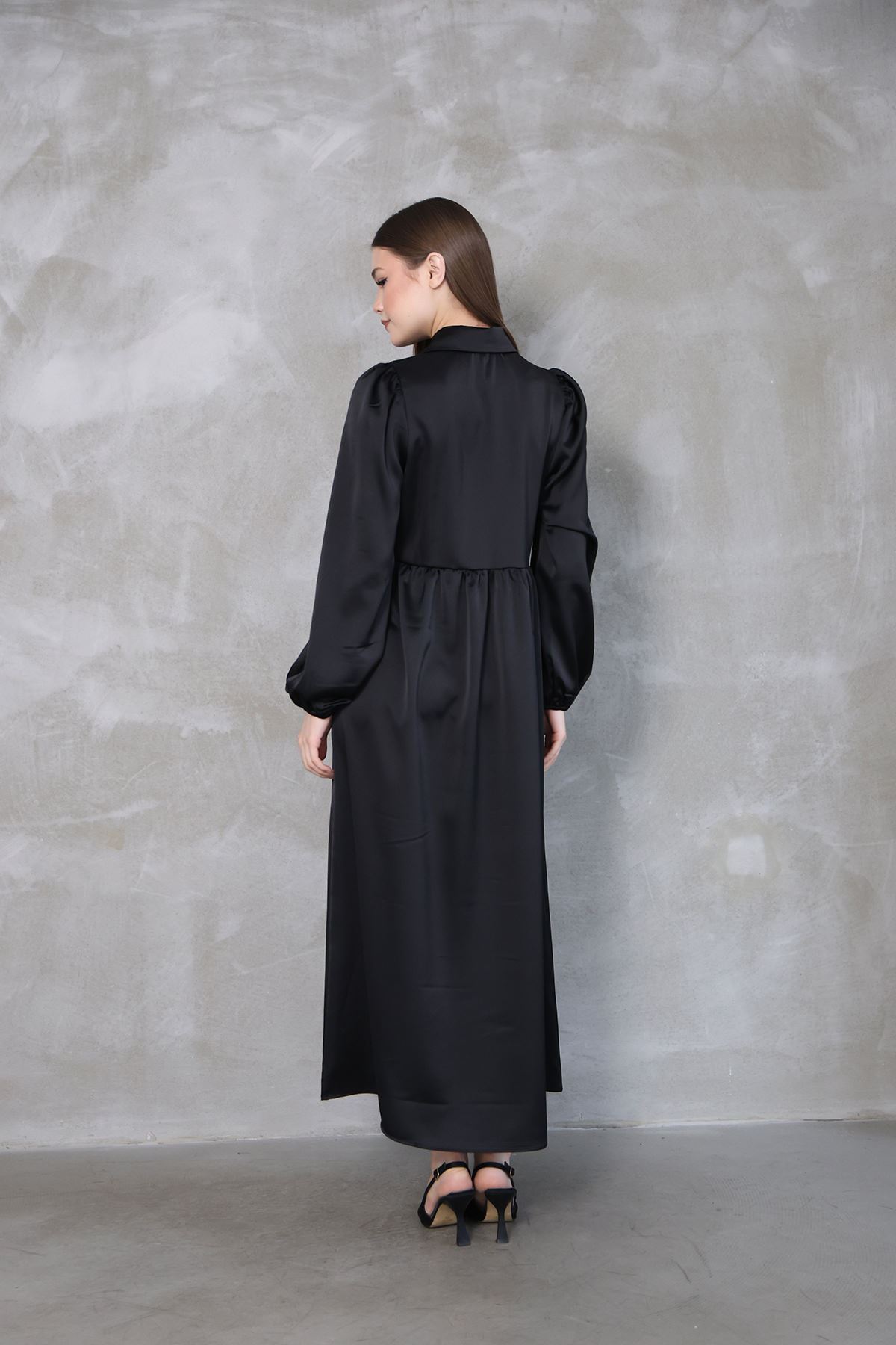 Yaka Biye Detay Saten Elbise-Siyah