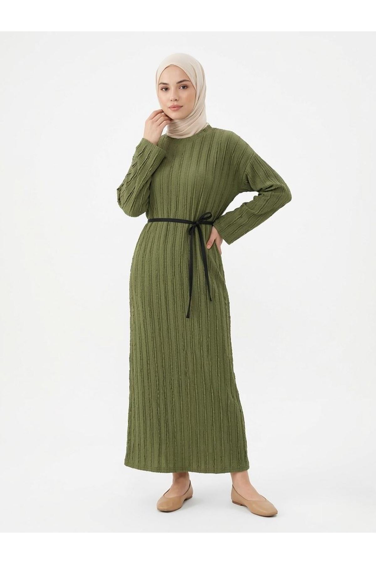 Pilise Dokulu Kemer Detay Elbise-Haki