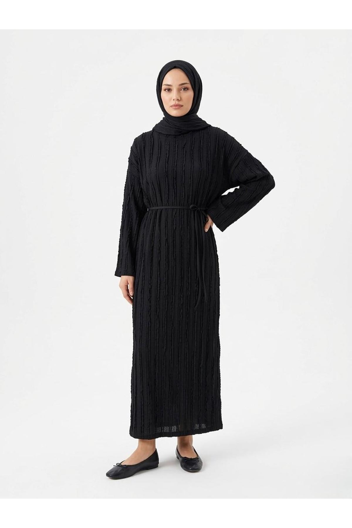 Pilise Dokulu Kemer Detay Elbise-Siyah