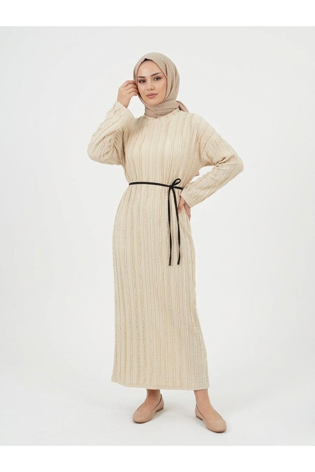 Pilise Dokulu Kemer Detay Elbise-Taş