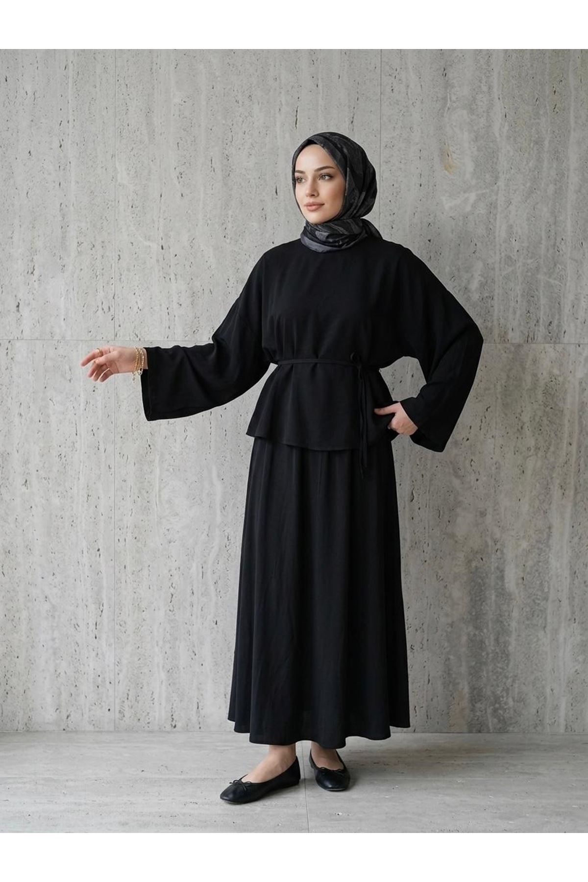 Arka Fermuarlı Etekli Takım-Siyah