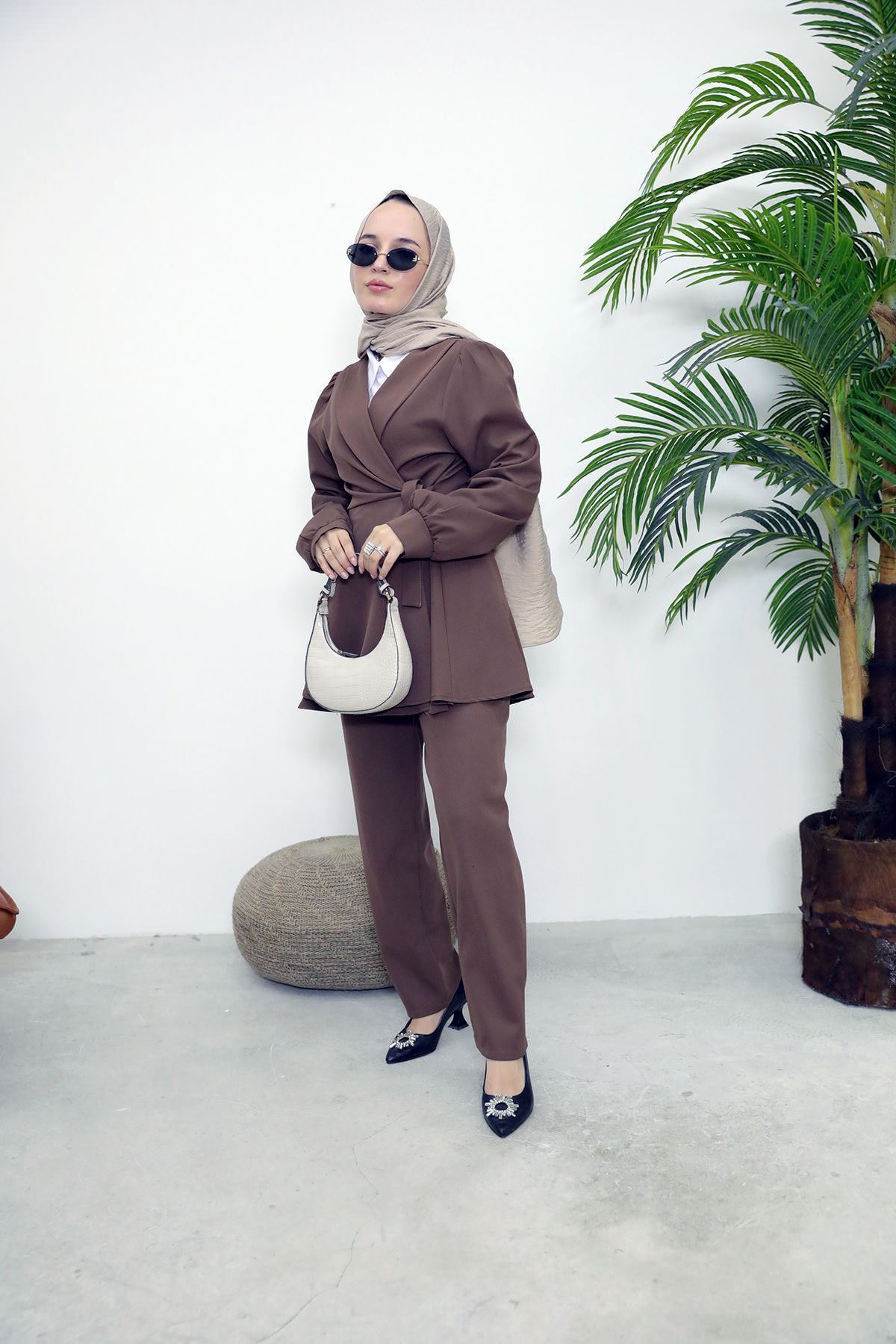 Kuşak Detay Ceketli Takım-Kahve