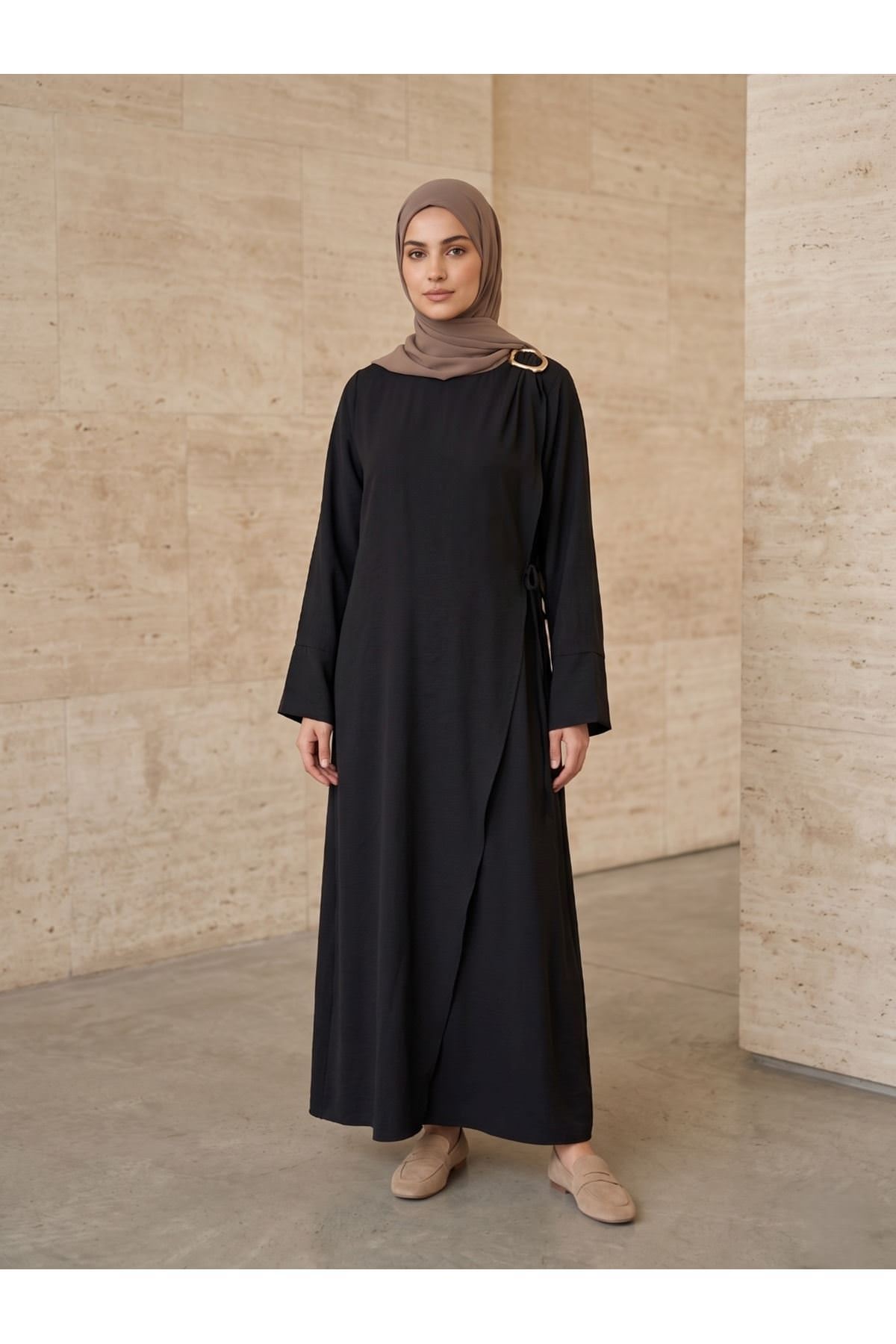 Omuz Pile Toka Detay Elbise-Siyah