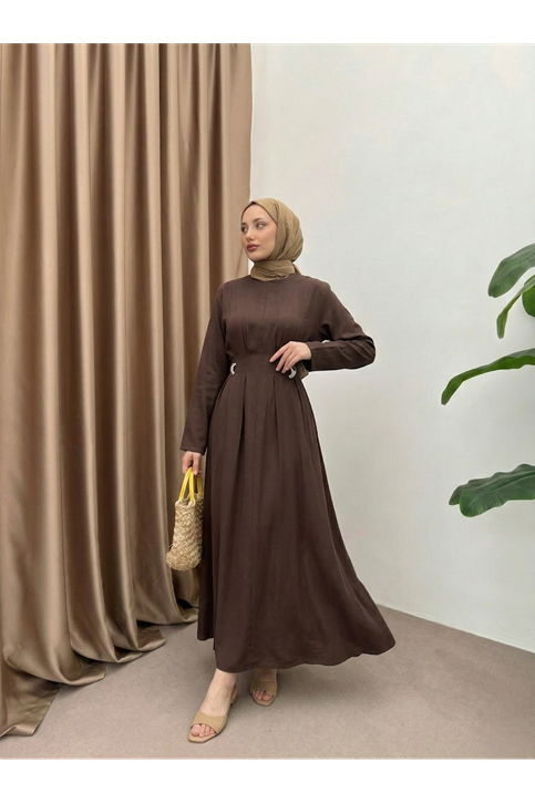 Önü Pensli Aksesuar Detay Elbise-Kahve