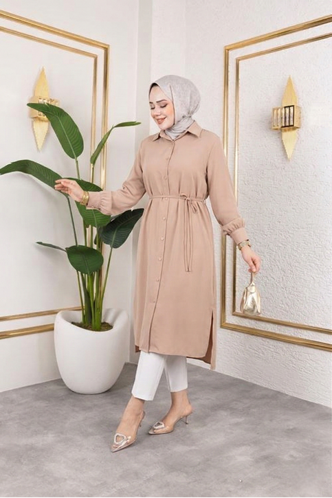 Kadın Yırtmaç Detaylı Kuşaklı Gömlek Yaka Boydan Düğmeli Uzıun Tesettür Tunik-Pudra