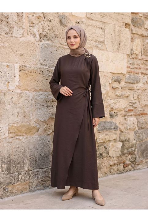 Omuz Pile Toka Detay Elbise-Kahve