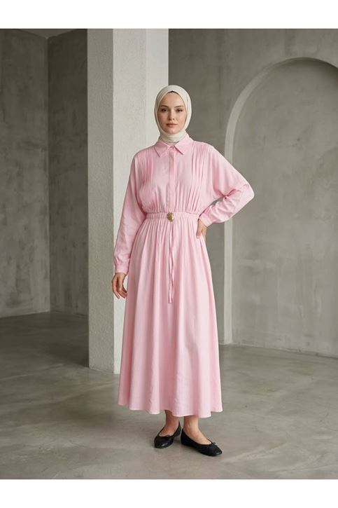 Bel Lastik Yarım Pat Aksesuar Detay Elbise-Pembe